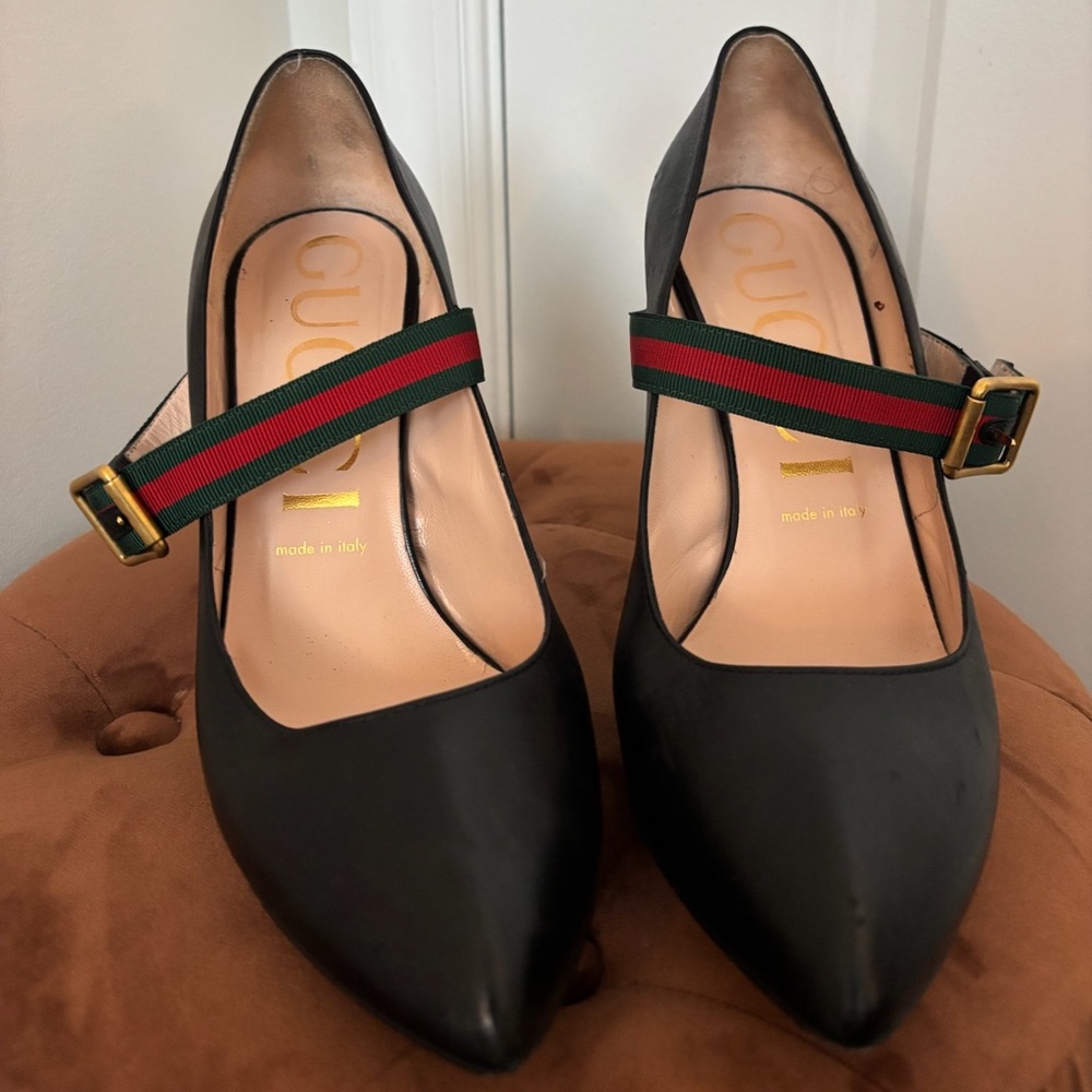 Gucci Black Heels with Signature Straps